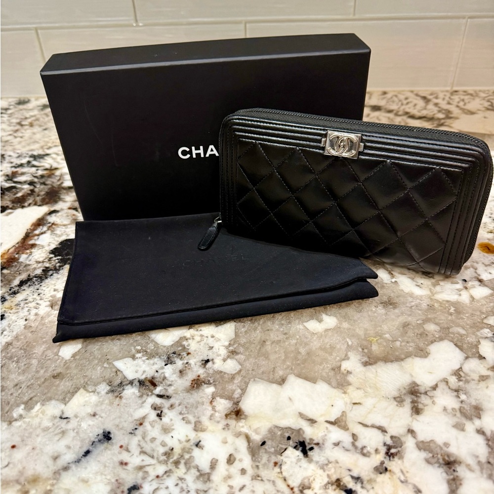 CHANEL Black Quilted Leather Wallet